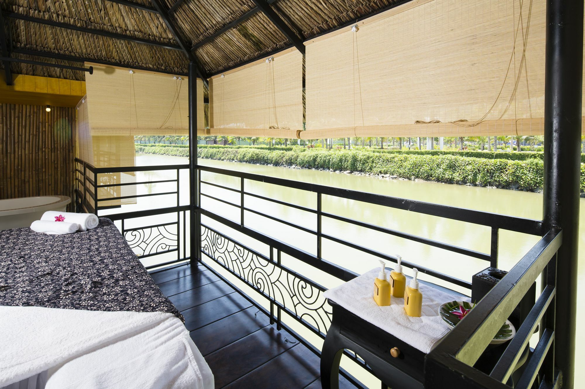Cham Oasis Nha Trang Resort Condotel Exterior photo